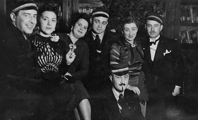 Limuvia
Left to right: Isak Braschinsky, Dora Geruchmanov (Rybak), ?, ?, Elja Gens (Saltsmann), ?
At the bottom: Josif Pesis (?)
