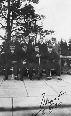 Limuvia 2/11/1930, Tartu
Left to right.
Sitting: Moissei Serman, Isak Braschinsky, Arnold Perlman, ?
Standing: ?, ?, ?, ?

