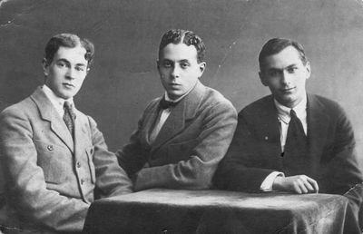 laz4
First from right - Haim Karro
