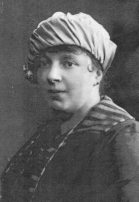 Dvoira Slavitski (Lever) (1894-1959) - Kuressaare (Arensburg) 1921
