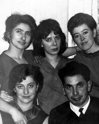 1960 at Stumer's
Left to right.
Bottom row: Mascha Stumer, Benjamin Kitt
Top row: Cilja Laud (Perelman), Edith Umov, Pesja Speransky (Marienburger)
Keywords: [M] [P] [U] [L]