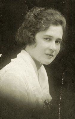 Rosa Kaplan - Tartu - 1920
Rosa Schein (Kaplan) (1900-1981)
Keywords: [S]