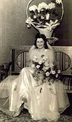 Valentina Klompus (Poljak) (1918-1941  [img]http://muuseum.jewish.ee/md.gif[/img] )
at her wedding in 1939 or 1940
Keywords: [K]