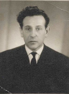 Samuil Faingold (1918-2003), a chemist.
Keywords: [F]