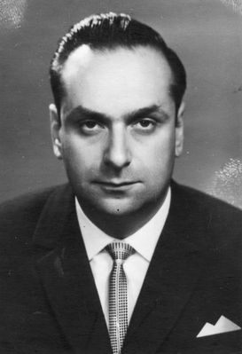 Simon Levin (1928-2008), a lawyer.
Keywords: [L]