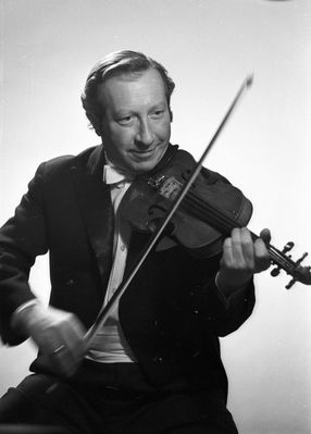 Josif Shagal (1922-1993), a violinist.
Keywords: [S]