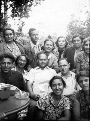 Pärnu musical company - July 1955
Left to right.
Top row: Milizza Stern, Igor Oistrakh, Tamara Oistrakh, Anna Ekston, ?, Selma Slonim-Tamarkin
Middle row: Eri Klas, Anna Klas, David Oistrakh, Iser Slonim
Bottom row: Olga Pankov (Selma Tamarkin's pupil), ?
