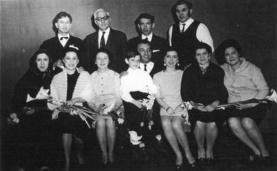 ''Kreutzer sonata''
Left to right.
Sitting: Enna Krotchik, Avigail Fainstein, Sima Schkop, Ben Drui with ?, Ira Schagal, Berta Danzig, Sima Libman
Standing: ?, Leib Hasak, Isaak Beilinson, Jossif Schaikevitsch 
