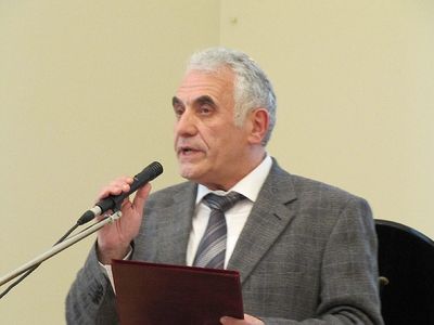 b8
Igor Talis - the history teacher
