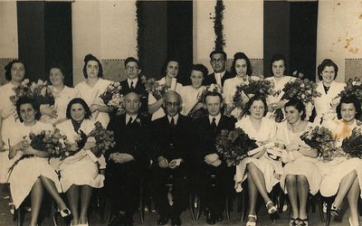 Tallinn - 1940. Jewish Gymnasium 1940
Left to right.
Top row: Dina (Nyusa) Slutsk, Beila Haitov, Ljuba Sack, Solomon Sofer, Eugenia Gurina, Riva Kantor, Leo Gens, Hessi Kitt (Pozaisky), Rebecca Mletschin, Tamara Jankelson
Bottom row: Zilla Joffe (Beltsikov), Sara Scher, Dubovsky (Yidisch), S. Gurin, Isak Bachmat, Mascha Grinstan, Ditta Isurin, Mia Kolomoitsev
