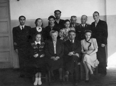 Tartu - 1950. II Töölisnoorte õhtukool - 1950
Tartu II school for young workers.
Second row: Shimshon Baron, ?, ?, Aba Pivovarov, ?, ?, ?, ?
Front row: ?, ?, David Solomon, ?

