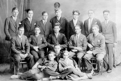 Tallinn group
Left to right.
Bottom: Isai Levin, Leonid Aisenstadt, Ilja Isrin
Sitting: Ovsei Gluschkin, Boris Levin, Osja Alperovitsch, Samuil Rosenfeld, Samuil Lopavok
Top row: ?, Aron Taub, Emanuel Lourie, Itja Weiner, Isi Lopavok, Zenja Refes, ? 
