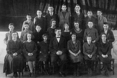 Tallinn - 1924.  Jewish Gymnasium 1924 VII class
Left to right.
Top row: ?, ?, ?, ?, ?, ?, Lenja Aisenstadt
Middle row: Menasche Stein, Israel Itzoch, V. Feigin, A. Migdal, Tatjana Benenson, (E. Taub), ?, Vitja ?, Herman Meiertal
Bottom row: ?, Sara Haitov, Sara Teitelbaum, Utechin, Rosa?, Reisa Tamarkin, Rosa Reichman 
The names on back side: A. Tsypukov, B. Levin, M. Scher, Aron Taub, V. Feigin,  R. Prensky, S. Rosenfeld, M. Aisenstadt, K. Briek 
