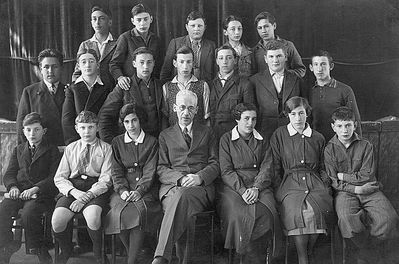 Tallinn - 1933. Jewish Gymnasium - 28/5/1933 VII class
Left to right.
Top: Ruvin Mote Brener, Bubi Lipavsky, Ljeva Slavitski, Aleksander Aisenstadt, Monzi Gerschanovitsch
Middle: Abel Grossman, Rudi Berkovitsch, Isi Goldmann, Migdal, Fili Brin, Ami Markovitsch, Zeev (Vulja) Schats
Bottom: ?, Ben-Ami Lerenmann, Riva Nesher (Itzoch), Samuel Gurin, Njusa Passov, Sara Schats, Jossi Mesnikov
