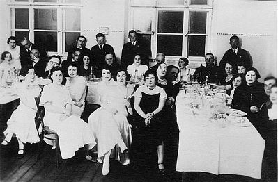 Tallinn - 1934.  Jewish Gymnasium 8th graduation year - 1934
Tallinn Jewish Gymnasium 8th graduation year - 1934  
Left to right.
In front row: Bronislava Scher (Dymschits), Sima Gorin (Slosin), Regina Trapido (Amitan), Berta Danzig (Itskovitsch), Sara Bujanover (Citron)
Standing in the middle: Mendel Grinstan
Sitting in the middle (backside): Hanna Lopavok (Strasch)  


