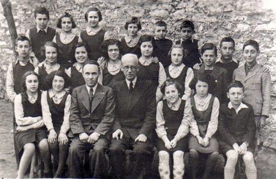 Tallinn - 1939. Jewish Gymnasium - 1939
In center: Samuil Gurin
Middle row first from right: Solomon Olivson
