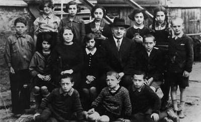 Tartu Jewish school 1
Left to right.
Top row: Hene Gens, Lea Eidus (Heimann), Riva Vagenheim, Musja Drui, Pessi Mendelev, Misha Tuvias
Middle row: David Pärtel,  Lina Abel (Schois), Nodel, Hana Drui, Leib Levitin, Haim Resnik
Bottom row: Pessi Shpungin, Syema Nadel (Nodel), Mulli Spungin
