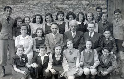 Tallinn - 1940. Jewish school - 6th grade - 1940
Left to right
Top: Haim Leesik, Riva Vasser, Rachil Tsivian, Lea Schocher, Ester Poljazkin, Ita Poljatzkin, Lea Svidgal, Lena Papp, Mascha Vasserman, Hirsch Leesik, Bubi Pivnik, Schleime Olivson
Middle row: Elli Krüger, Gita Frank, Teachers Gronimov, Gurin (director) and Bachmat, Ljusi Apananski
At bottom: Miriam Pliner, Salman Bam, Lidia Leibo, Mara Klaus, Libi Naimark, Isroel Vseviov 
