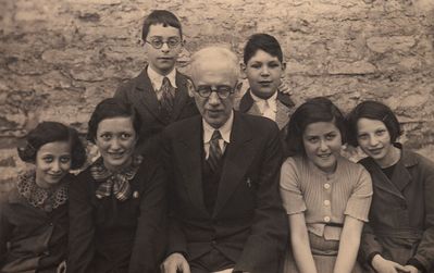 Tallinn - 1937. Jewish Gymnasium - May 1937 - 5th class
Left to right: Resi Zalkind, Ruth Kamerasse, Borja Rubinstein, Samuil Gurin, Bubi Fürst, Bella Pikarevitsch (Rosenfeld), Dina (Libe) Kuremaa (Naimark) 
Keywords: [Z] [K] [R] [G] [F] [P] [N]