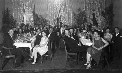 Tallinn - 1928 - 26/5/1928 - Tallinn Jewish Gymnasium graduation celebration
Backside: В 1 час ночи. Отсутствовали только В. Г. Маркович да к сожалению Г.Г. Гейнрихсу обязательно нужно было уйти домой. Он ушел потихоньку, а Дина, я, Боря и ... побежали догонять и проводили домой. Говорят, что я вышла как "артистка", я же знаю, что вышла очень неприлично. Но я вышла все-таки хорошо. 
