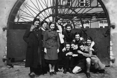 Tallinn - 1937.  Jewish gymnasium - 1937
Left to right.
Zenja Gurin-Loov, Lia Kaplan (Berkovitsch), Ester Lerenmann, Valerija Loik, Zenja Aronovitsch, Ljuba Rosenberg (Turetsky), Sara Rybka
Sitting at the bottom: Benjamin Gordon, Isak Grusin, Gabi Pikarevitsch
