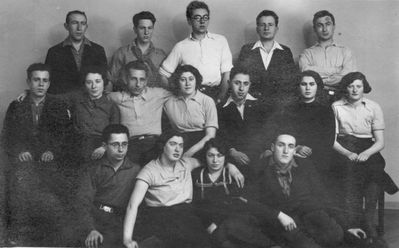 Hashomer - Nezach - Tartu group ?
In the middle row: on the right Sonja Muschkat
Keywords: Unknown