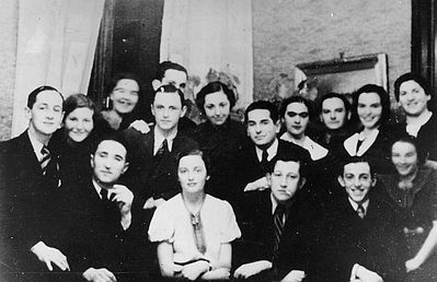 Aleksander ("Kika") Blumberg birthday 5/4/1937
Left to right.
Bottom:Ben-Zion Rubinstein, ?, Hermann Gutkin, Osip Benenson, Irene Kljas
Top: Leo Kljatschko, Renate Gutkin, Sophie Libermann,  Biek, behind him Anatol Brodsky, Helene Fallstein, Aleksander (Kiki) Blumberg, Henriette Herzenberg, Valentin Klompus, Esfira (Fira) Kljas, Glika Tuch (Valdenberg)
Keywords: [R] [G] [K] [L] [F] [H] [T]