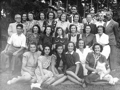 Elva 1948
Left to right.
Top row: Arnold Perlman, Shelly Perlman (Olschwang), Ida Schapiro (Usvanski), R. Jakobson, Olga Kan, Leo Gens, Fenja Schapiro, Dan Kropman, Elja Gens, Idel Jakobson, Jossef Kropman, Zalel Gens, Julius Gens
II row: Borja Gens, Raja Karro, Zerna Gens, Etti Gens, Berta Gens (Maltinski), Zilja Kropman (Schapiro), Tanja Gurevitsch
III row: Mia Kolomoitsev, Hanny Gerschowitch, Rey Abramson (Perlman), Inna Gens, Gina Berner (Kropman), Tanja? (from Leningrad)
Keywords: [P] [S] [O] [U] [J] [K] [G] [B]