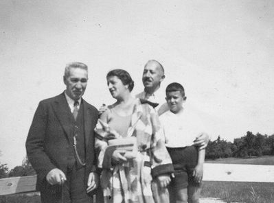 Abramson - Goldberg
Jossef Goldberg, Zila Abramson (Goldberg), Max Abramson, Gabriel Abramson - 1938 Pärnu
Keywords: [G]
