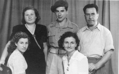 Asnovitsch (Yesodi) family in Palestine ~ 1941
Left to right.
Sitting: Malka Shacham (Asnovitsch - Yesodi) (1924 2011 kibbutz "Afikim"), Miriam (wife of Ezra)
Standing Miriam Asnovitsch - Yesodi, Ezra Asnovitsch - Yesodi (1922-?), Nissan (Mischa) Asnovitsch-Yesodi
