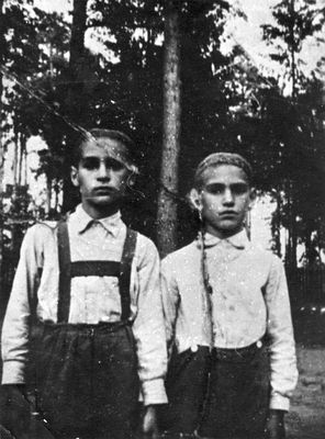 Baron brothers - Tartu ~1937
Vladimir (Israel Wulf) Baron (left) and Shimshon Baron

