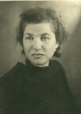 Berkovitsch Raja
Raja's picture taken in Vorkuta 30/9/46. On the back side: "Дорогой сестре Соне. Рая после 17.5 лет кошмара"
