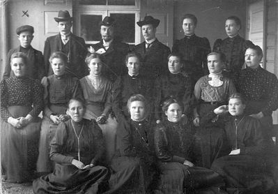 ~1910 Deaconess Hospital staff (Diakonisside Haigemaja)
First in the top row - Hirsch Band
Keywords: [B]
