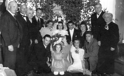 Borovik - Pozaisky wedding
Left to right.
?, Hanon Pozaisky, Hanna Pozaisky (Goldberg), Mordechai Borovik?, Scheina Borovik?, Hesse Kitt (Borovik / Pozaisky), Itzhak? Borovik, ?, Herman Nechamkin?, Scharlotte Nechamkin (Goldberg)  
In front: ?, Karmela Borovik, ?, ?, ?
Keywords: [unknown] [P] [N]
