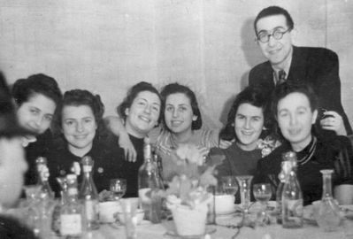 Beltschikovs and others
Left to right: Lia Beltschikov, Miriam Kolomoitsev, Dina Slutsk (Slutski), Zilla Beltschikov, Miriam Beltschikov, Aleksander Press, the sister of Sascha Press (Mira)
Keywords: [S] [K] [P]