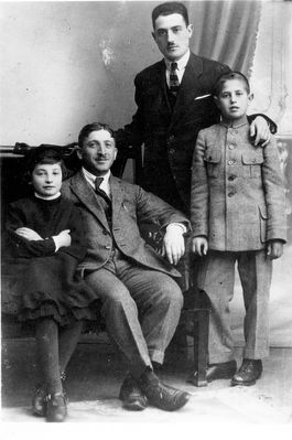 Birin family
Left to right.
Lea Falkov (Birin) (1913-2008), Oskar Birnik (1895-1941  [img]http://muuseum.jewish.ee/md.gif[/img] ), David Birin, Avrom Birin (d. 1941)

