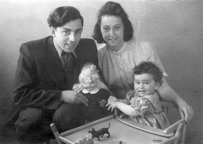 Blechman family
Elja Blechman, Hesse Kitt (Blechman, nee Pozaisky) with Riva Kaplan (Blechman)
