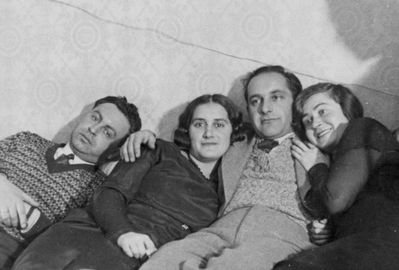 Dobruschkes
Left to right: Jacov Dobruschkes, Tasja Bakscht (Amitan), Mosche Selmanovitsch, Lena Dobruschkes (Amitan)
