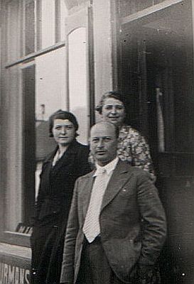 Furmanski - Tartu, 1935
Left to right: Alis Furmanski (Cohen), Rassi Furmanski, Isak Glickman
