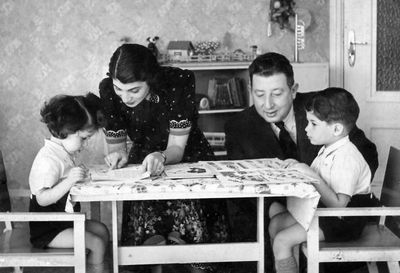 Fürst family
Left to right:
Andre Fürst, Rachel (Rosa) Fürst (Prensky), Isak Fürst, Mark Fürst
