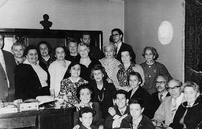 Sisters Anna Feinstein (from Israel) and Raja Drabkin (Feinstein) (from Moscow) give concert in Music Museum in Tallinn - ~1962
Left to right.
Standing: Aron Tamarkin (half face), Miriam Usvanski (Gabovitsch), Ljuba Pessin, Ruth Rybak (Goldmann), Irene Fallstein (Klas), Ida Schapiro (Usvanski), Raja Drabkin (Feinstein), Samuil Rybak,  Rebekka Stark (Rubanovitsch), Mark Rybak, Frieda Pessin, Riva Vigodski
Sitting: Rosa? Dobruschkes, Anna (Baby) Feinstein, Mira Pessin, Nosson Gens, Jascha Rubanovitsch, Bluma Rubanovitsch (Gabovitsch)
At bottom: Reni Klas (Citron), Eduard Klas, Boris Meyler, Grischa Rubanovitsch 
