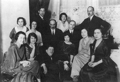 Estonian Jewish students in Berlin 1922
Left to right.
Last row: Dr Jossif Kropman, Anna (Baby) Feinstein, ?
Second row: ?
Sitting: ? Raja Drabkin (Feinstein), ?, Ella Vilenski, ?, ?
