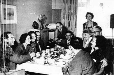 Ex- Jewish gymnasium gathering
Left to right.
Abram Danzig, Anna Grabe (Hoff), Berta Danzig, Leo Ginovker, Issai Levin, David Gerschanovitsch, Anna Klas (standing), Bluma Rubanovitsch (Gabovitsch), Palja (Pesach) Schampal, Monja (Minna) Ljubarov (Bovschover)?, Petja (Pinhos) Ljubarov
Keywords: [G] [L] [K] [R] [S]