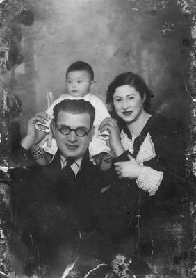 Ferdman 1938 Narva
Samuil Ferdman with Haim-Mendel (died 1941), Mira Ferdman   
