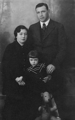 Ferdmans 1938 Narva
Sinaida Ferdman (Donets), Gessel Ferdman with Etta Ferdmann
