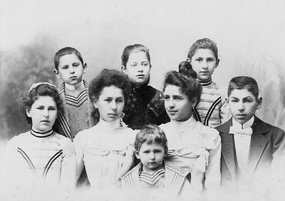 The children of Meier Epstein
Jakov 1886; Elke 1887; David 1890; Abram 1894; Beines 1897

According to Lia Epstein Beines is the most right.

