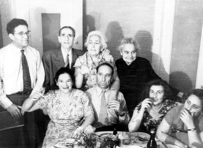 Company
Left to right.
Sitting: Basja Schneberg, ?, Erna Goldberg (Fuhrman), Lea Hecht (Nachamtschin)
Standing: Paul Meiertal, Herman Goldberg, Riva Goldberg (Heilig), ? Jakobson
