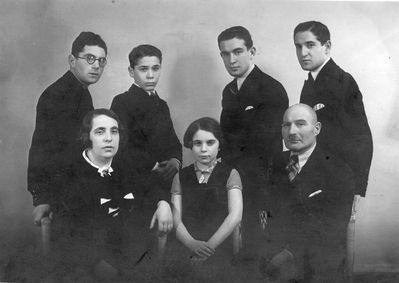 Gordon family in April 1936
Left to right: 
Standing: Jacob, Benjamin, Israel, Gabriel Gordon 
Sitting: Haja Gordon (Kaplan), Liebe Male (Ljuba) Braude (Gordon), Solomon Gordon 
