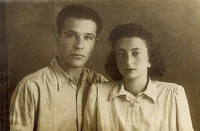 Gordon Benjamin (Binja) (1922-2008) and Golde Gordon (Katz) (1926-2015).   
