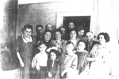 Elias Blumberg - Scheine Gurevitsch wedding - 1/5/1958 Viljandi
Left to right.
Top row: Lotte Gurevitsch (Mendelson), Abe Grabe, Jacov Gurevitsch, Abram Gurevitsch, Boris Gordin
Middle row: Noemi Elkind (Gurevitsch), Ida Grabe, Miriam Lazikin (Gurevitsch), Henrich (Henzi) Lazikin, Scheine Blumberg (Gurevitsch)
At bottom: Samuel Lazikin, Sonja Grabe, Leo Grabe, Rosa Gurevitsch
